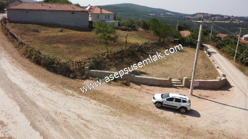 556 m2 İmarlı 2 kat %40 Arsa Köy Evi Ortasında