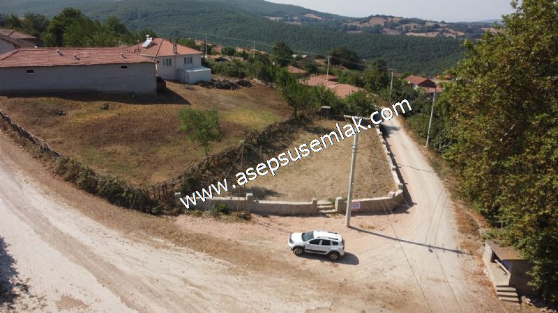 556 m2 İmarlı 2 kat %40 Arsa Köy Evi Ortasında