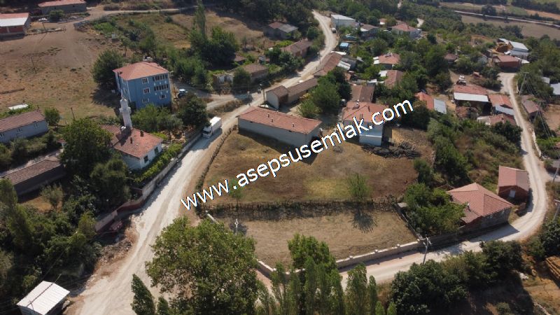 556 m2 İmarlı 2 kat %40 Arsa Köy Evi Ortasında