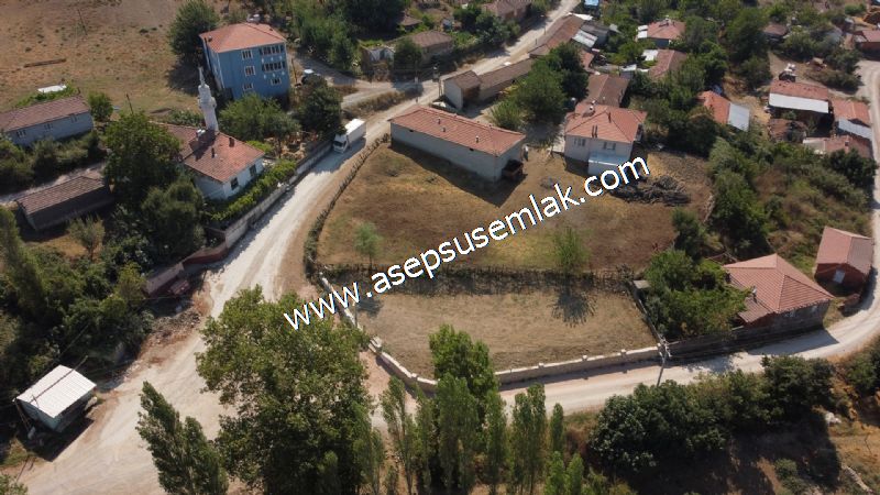 556 m2 İmarlı 2 kat %40 Arsa Köy Evi Ortasında