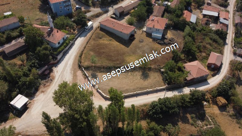 556 m2 İmarlı 2 kat %40 Arsa Köy Evi Ortasında