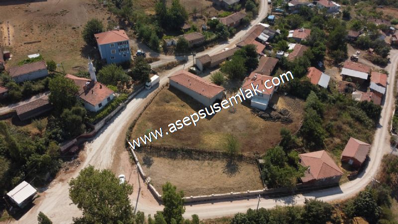 556 m2 İmarlı 2 kat %40 Arsa Köy Evi Ortasında