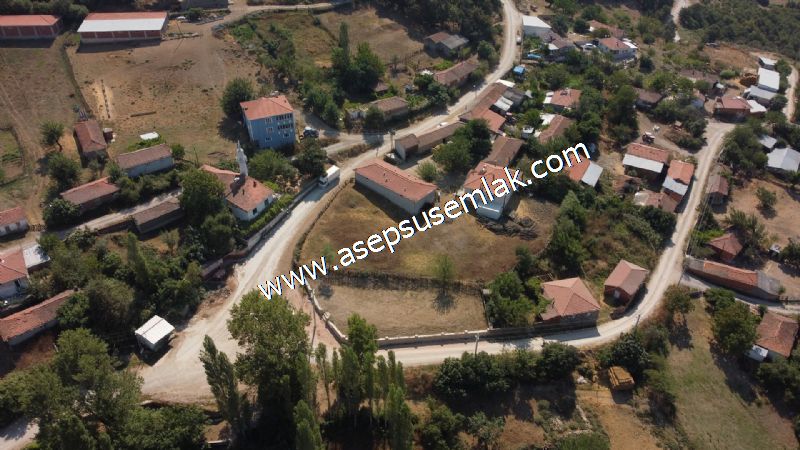 556 m2 İmarlı 2 kat %40 Arsa Köy Evi Ortasında
