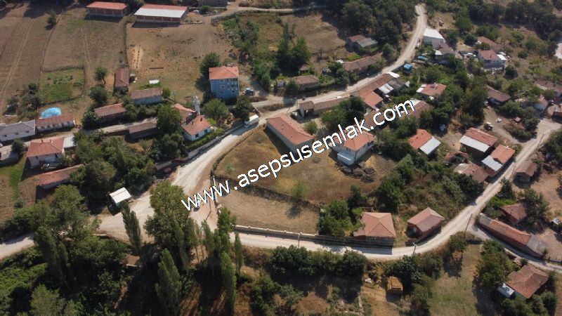 556 m2 İmarlı 2 kat %40 Arsa Köy Evi Ortasında