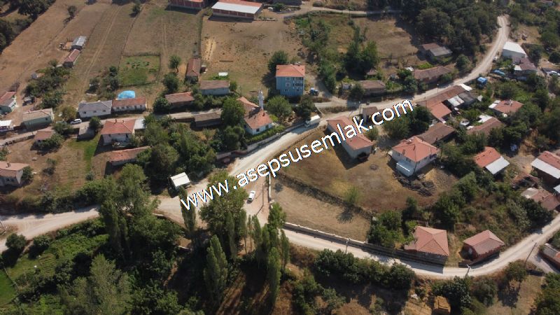 556 m2 İmarlı 2 kat %40 Arsa Köy Evi Ortasında