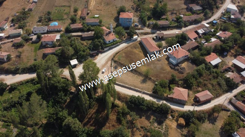 556 m2 İmarlı 2 kat %40 Arsa Köy Evi Ortasında
