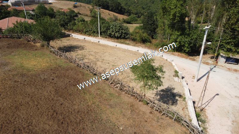 556 m2 İmarlı 2 kat %40 Arsa Köy Evi Ortasında