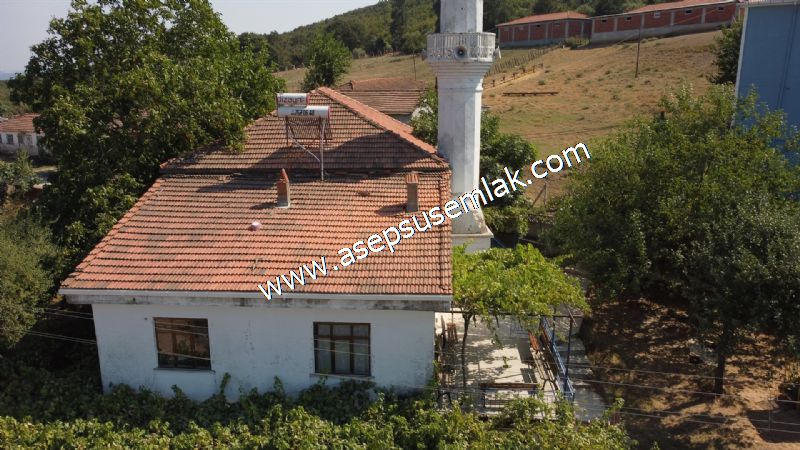 556 m2 İmarlı 2 kat %40 Arsa Köy Evi Ortasında