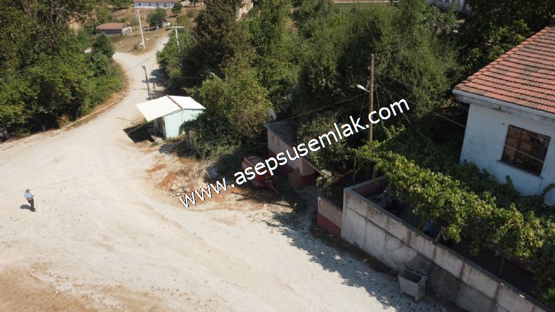 556 m2 İmarlı 2 kat %40 Arsa Köy Evi Ortasında