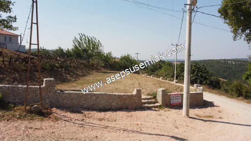 556 m2 İmarlı 2 kat %40 Arsa Köy Evi Ortasında
