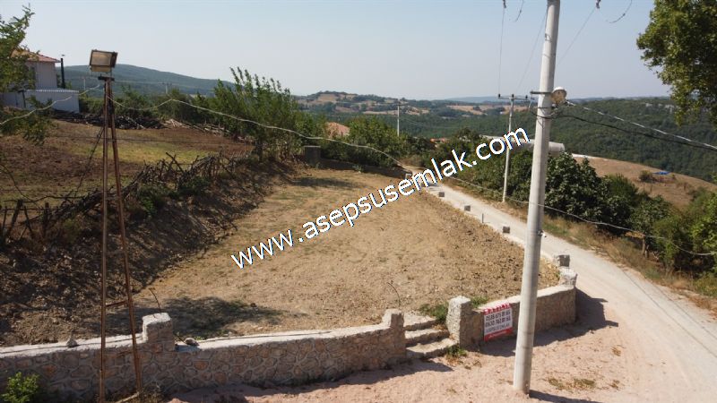556 m2 İmarlı 2 kat %40 Arsa Köy Evi Ortasında