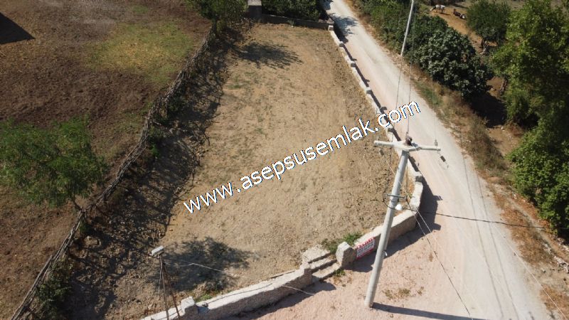 556 m2 İmarlı 2 kat %40 Arsa Köy Evi Ortasında