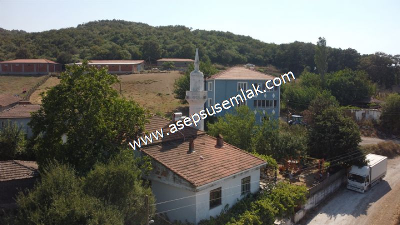556 m2 İmarlı 2 kat %40 Arsa Köy Evi Ortasında