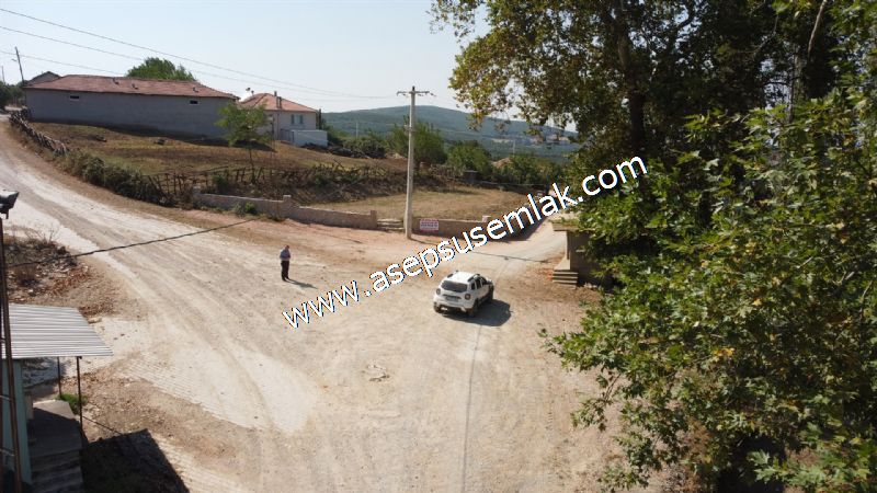 556 m2 İmarlı 2 kat %40 Arsa Köy Evi Ortasında