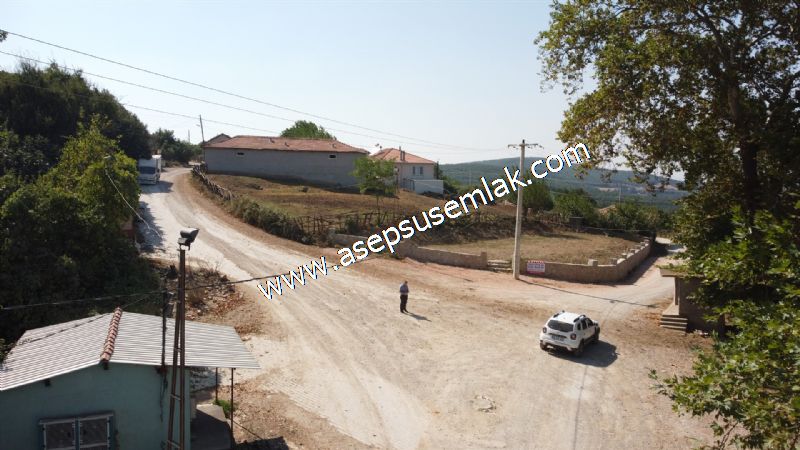 556 m2 İmarlı 2 kat %40 Arsa Köy Evi Ortasında