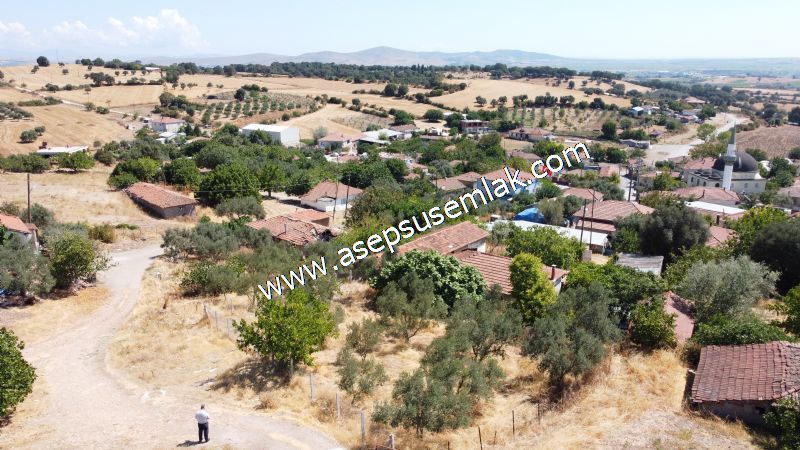 1.086 m2 Müstakil Köy Evi Arsa Bağ-Bahçe Samanlık Dam Gönen'de