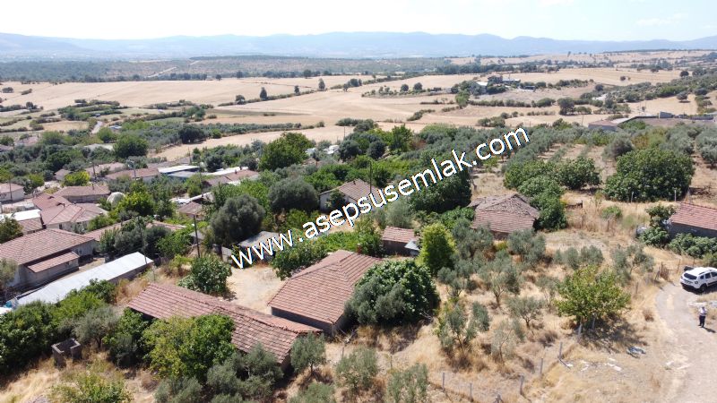 1.086 m2 Müstakil Köy Evi Arsa Bağ-Bahçe Samanlık Dam Gönen'de