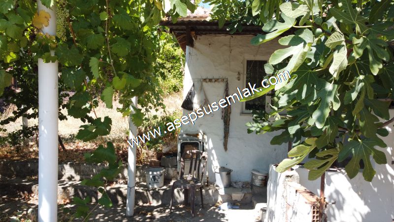 1.086 m2 Müstakil Köy Evi Arsa Bağ-Bahçe Samanlık Dam Gönen'de
