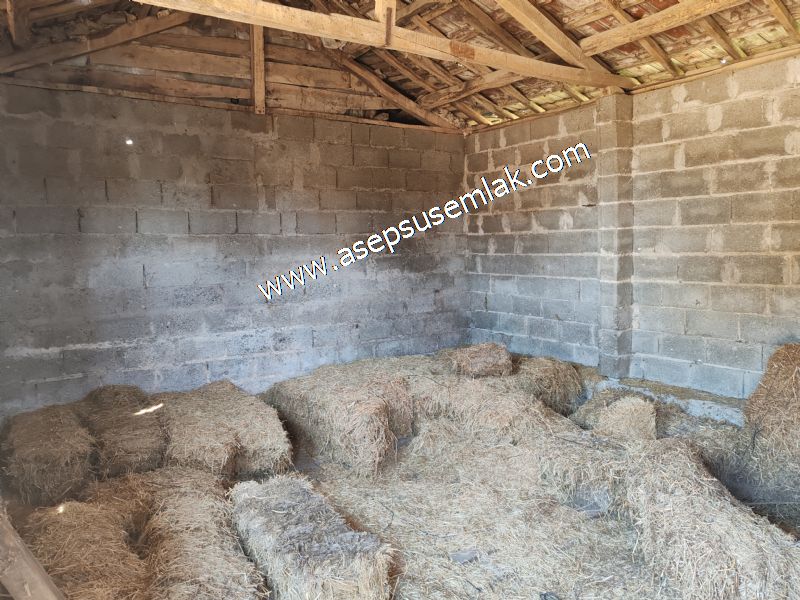 1.086 m2 Müstakil Köy Evi Arsa Bağ-Bahçe Samanlık Dam Gönen'de