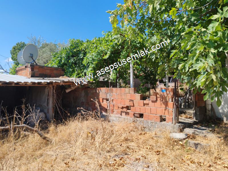1.086 m2 Müstakil Köy Evi Arsa Bağ-Bahçe Samanlık Dam Gönen'de