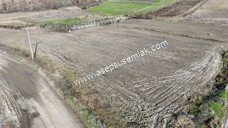 4.379 M2 Tütüncü Hobi Bahçesi Bungalov Bağ-Bahçe Yol-Su Var