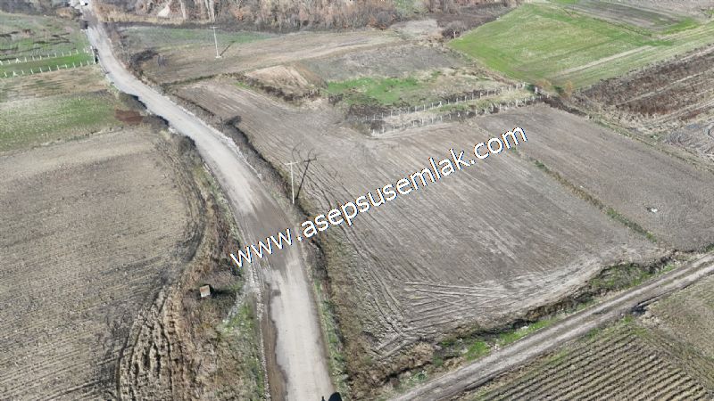 4.379 M2 Tütüncü Hobi Bahçesi Bungalov Bağ-Bahçe Yol-Su Var