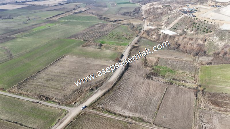4.379 M2 Tütüncü Hobi Bahçesi Bungalov Bağ-Bahçe Yol-Su Var