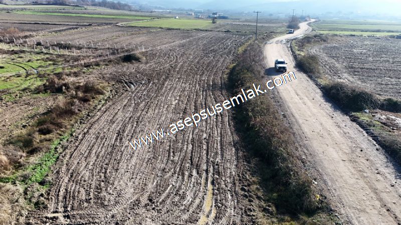 4.379 M2 Tütüncü Hobi Bahçesi Bungalov Bağ-Bahçe Yol-Su Var