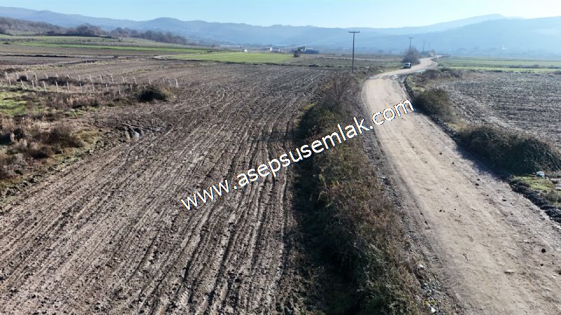 4.379 M2 Tütüncü Hobi Bahçesi Bungalov Bağ-Bahçe Yol-Su Var