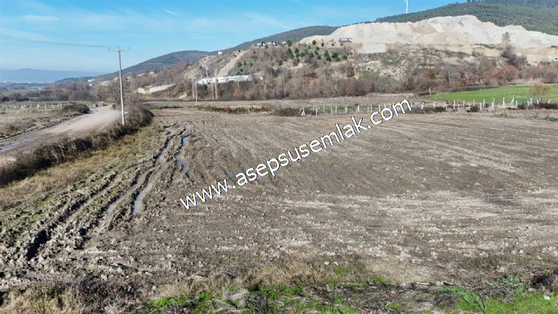 4.379 M2 Tütüncü Hobi Bahçesi Bungalov Bağ-Bahçe Yol-Su Var