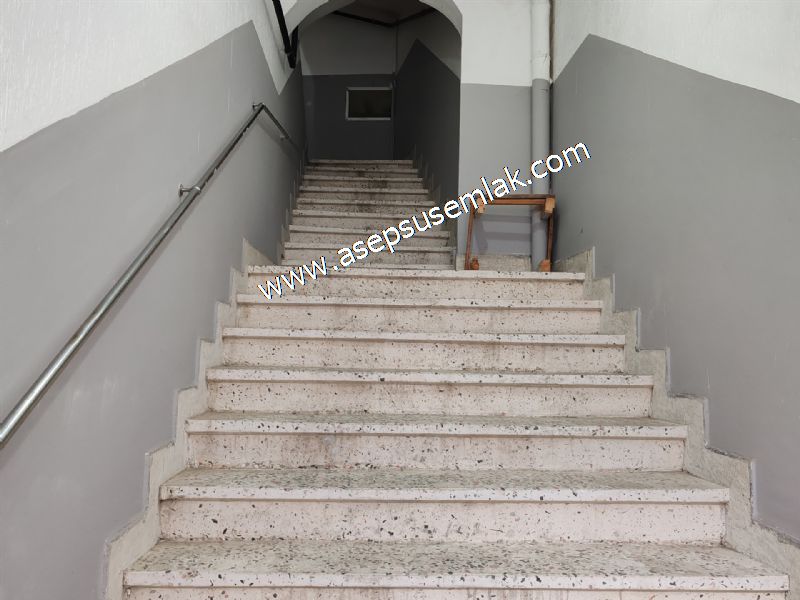 120 M2 / ARA KAT / (2+1) GENİŞ ODALAR YENİ TADİLATLI ALTAY GÖNEN