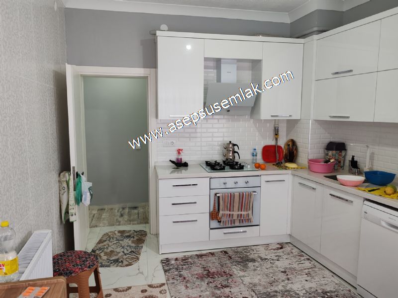 120 M2 / ARA KAT / (2+1) GENİŞ ODALAR YENİ TADİLATLI ALTAY GÖNEN