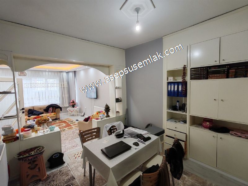 120 M2 / ARA KAT / (2+1) GENİŞ ODALAR YENİ TADİLATLI ALTAY GÖNEN