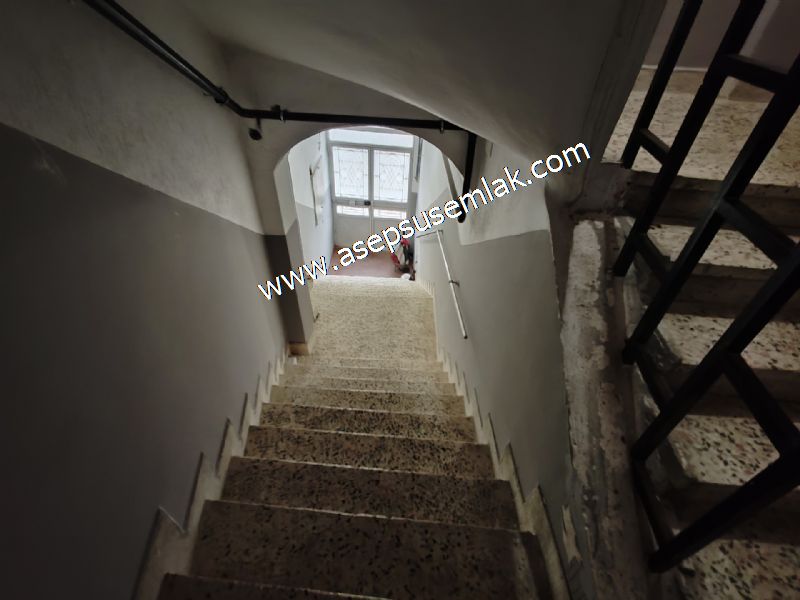 120 M2 / ARA KAT / (2+1) GENİŞ ODALAR YENİ TADİLATLI ALTAY GÖNEN