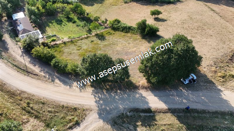 882 m2 Bağ-Bahçe Kadastro Yola Cepheli Göl Manzaralı Küpçıktı'da
