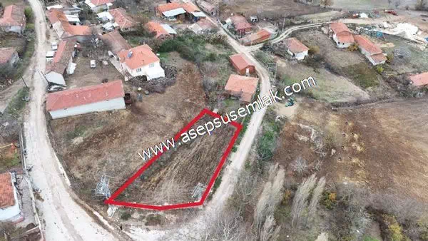 556 m2 İmarlı 2 kat %40 Arsa Köy Evi Ortasında
